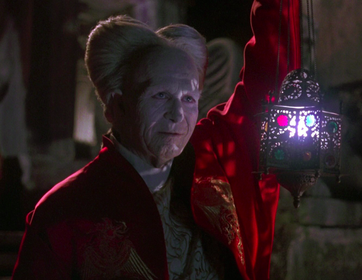 Gary Oldman: Desde a interpretação marcante de Bela Lugosi, muitos atores que assumiram o papel de Drácula retrataram o lado elegante e sedutor do personagem.