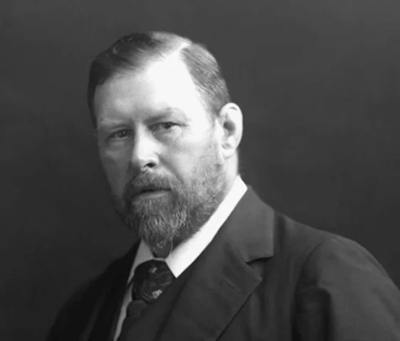 Um dos personagens mais famosos da literatura mundial não existe de verdade. Mas alcançou tamanha popularidade que se consagrou no imaginário coletivo pelo medo e pelo terror. Trata-se de Drácula, criado pelo escritor irlandês Bram Stoker (foto). 