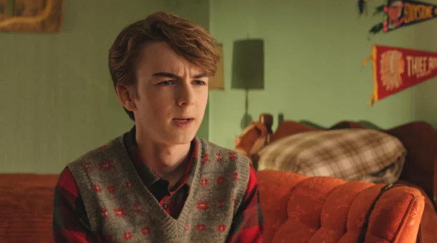 O ator Ryan Grantham cumpre pena de prisão perpétua, no Canadá, pelo assassinato da própria mãe. De uma carreira promissora, com sucesso num seriado, ele pôs tudo a perder. 