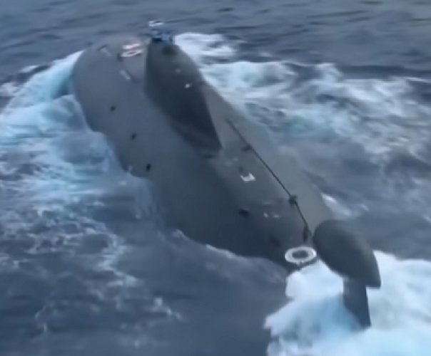 A ação acabou causando um vazamento de gás freon nos compartimentos do submarino, o que causou a explosão.