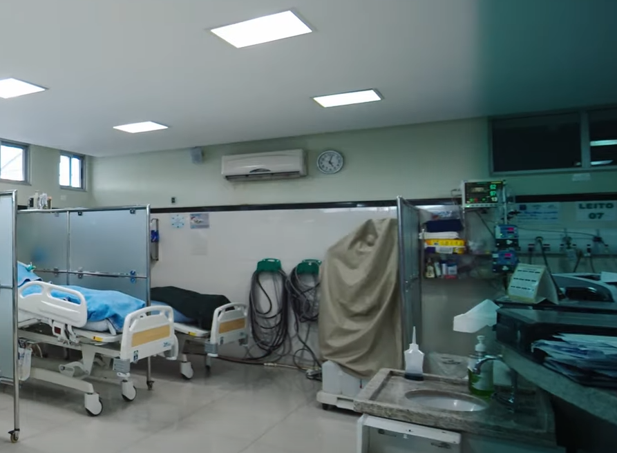 A mãe de Thaís, Adriana Medeiros, disse a jornalistas que a filha cheirou a chamada pimenta bode e teve uma reação inesperada, que assustou a todos.