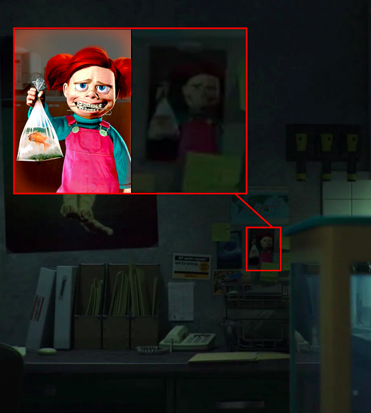 “Procurando Dory” (2016): Na sequência de “Procurando Nemo” tem uma cena em que é possível ver a vilã Darla, do primeiro filme, em uma foto na parede.