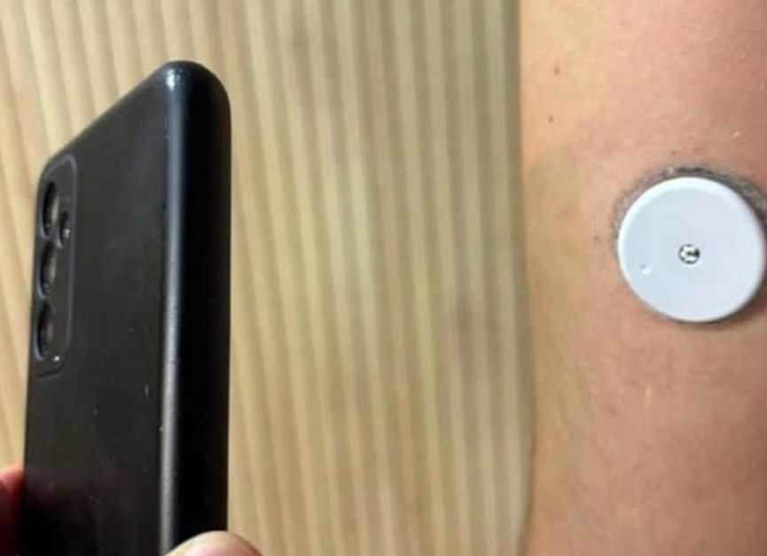 Outra situação controversa envolvendo o Enem aconteceu quando um adolescente com diabetes foi eliminado do exame após o sensor de glicemia disparar durante a prova.  No dia 5/11 o Instituto Nacional de Estudos e Pesquisas Educacionais Anísio Teixeira (Inep) comentou sobre o caso. 