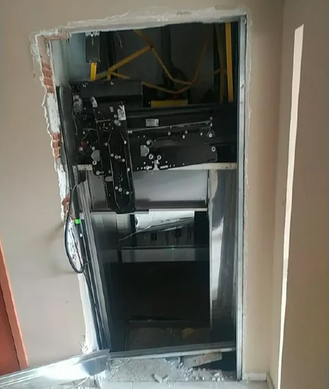 Em julho/23, um elevador despencou do 3º andar e deixou quatro pessoas feridas em Nova Lima, Região Metropolitana Belo Horizonte.