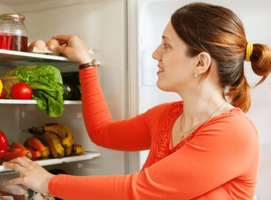 Ao preparar frutas, legumes e outros alimentos, a secagem adequada é indispensável para prevenir a formação de cristais de gelo durante o congelamento.
