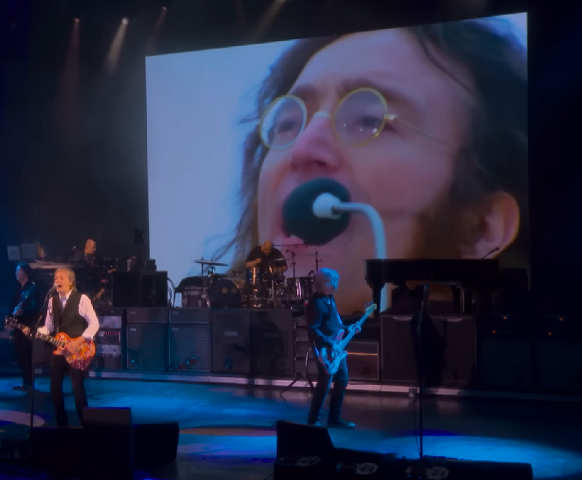 Aos 15 anos, Paul conheceu Lennon e entrou na banda Quarry Men, antecessora dos Beatles, a convite do novo amigo.