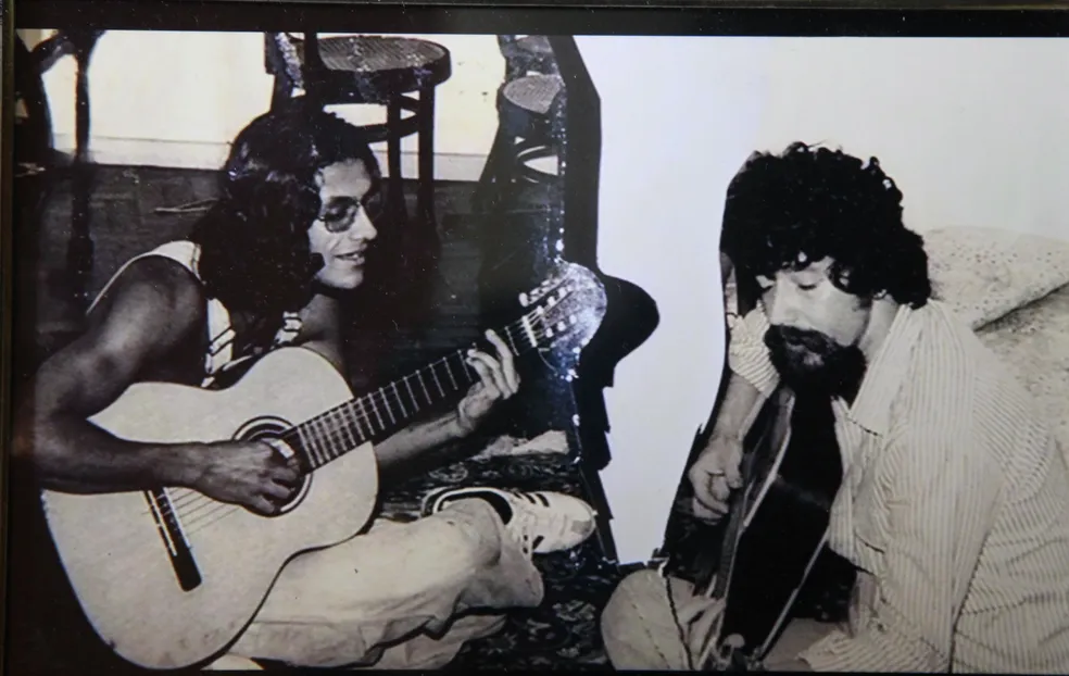 “Maluco Beleza” foi composta com Cláudio Roberto, músico que passaria a ser o principal parceiro de Raul Seixas a partir de então.
