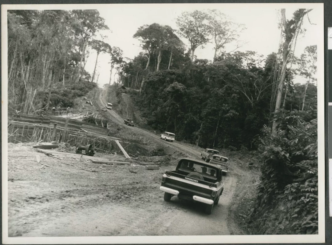 Apesar de toda festa, sua inauguração não foi completa. Em 1972 a Transamazônica estava inacabada  e com vários trechos sem asfalto.