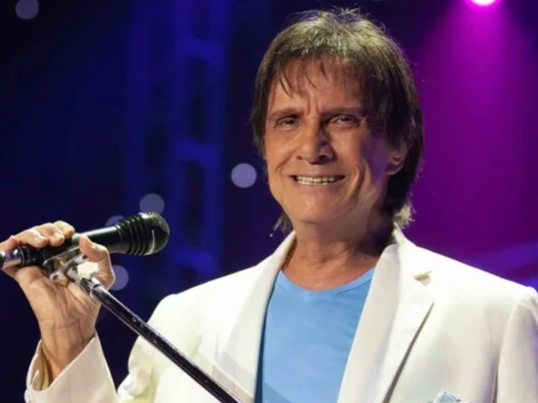 Ap&oacute;s os exames no hospital Arcanjo S&atilde;o Miguel, o cantor e outras tr&ecirc;s pessoas da sua equipe foram liberadas