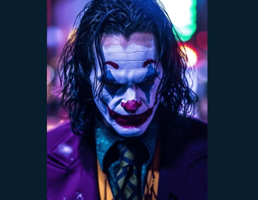 Aqui, um dos maiores vilões de Batman, Coringa também tem Keanu Reeves por trás da aparência ameaçadora. 