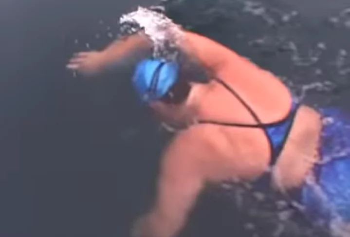 Depois de mais de 2 horas, Cox alcançou a Grande Diomedes, sendo recebida pelos líderes da época, Ronald Reagan e Mikhail Gorbachev.