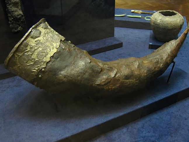 Em 19 de janeiro, o Festival de Thor recria a lenda e as pessoas pegam um chifre oco de algum animal para colocar cerveja ou vinho. Não é para beber! Mas para erguer em louvor do Deus mitológico. As pessoas fazem pedidos e depois derramam a bebida no chão. 