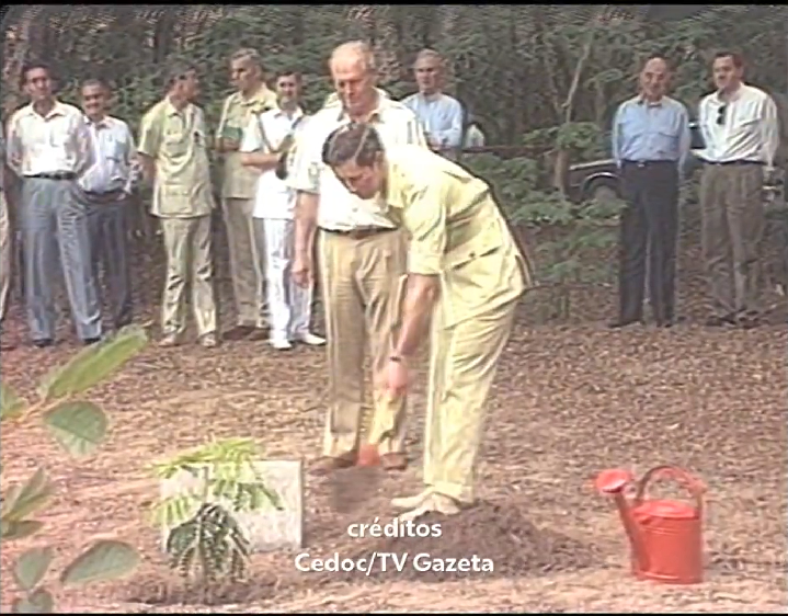 Charles, inclusive, esteve no Brasil em 1991, quando visitou o Espírito Santo. Na ocasião, o monarca veio visitar uma fábrica de celulose e chegou a plantar uma árvore no estado.