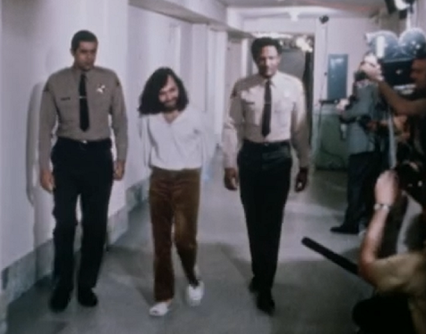 Ele usou a música dos Beatles, de 1968 (do Álbum Branco), para justificar sua visão apocalíptica, manipulando psicologicamente seus seguidores. Para Manson, matar os inocentes era uma maneira de incitar esse caos, e ele acreditava que, ao fazer isso, poderia ascender ao poder.