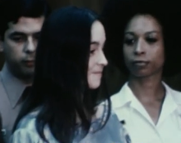 Leslie foi liberada em uma cidade próxima de Los Angeles e encaminhada para um alojamento provisório, uma instituição de reabilitação, onde reaprendeu tarefas básicas como dirigir, fazer compras em um supermercado e usar um cartão de débito.