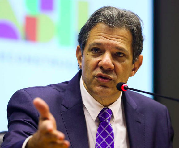 Em entrevista dada à GloboNews após o anúncio da Meta, o ministro da Fazenda, Fernando Haddad, afirmou que a nova decisão da empresa é preocupante.