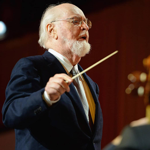 John Williams (Nascido em 8/2/1932) - Um dos maiores nomes - para muitos, o o maior - do cinema. São dele, por exemplo, as geniais músicas das sagas de Harry Potter, Indiana Jones e Star Wars.  John Williams assina quase todos os filmes de Steven Spielberg (Tubarão, ET e Jurassic Park, entre outros).