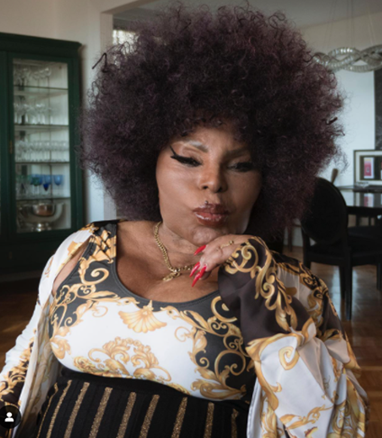 O próximo show seria em 3/2/2022 em Pinheiros (SP). Ela escreveu: Gentem, olha que agenda de shows mais linda!  Elza deixa um legado valioso de talento e persistência na Música Popular Brasileira. 