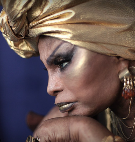 Em 2018, Elza lançou o álbum Deus É Mulher. No ano seguinte, veio Planeta Fome, eleito um dos 25 melhores álbuns brasileiros do segundo semestre de 2019 pela Associação Paulista de Críticos de Arte.