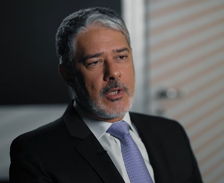 “Um é propaganda de produtos: não posso fazer. O outro é propaganda política: porque se usam a inteligência artificial para simular a venda de um produto qualquer, também usam para a venda de um político qualquer. Das duas formas é um crime e das duas formas eu estou sendo lesado, completou.