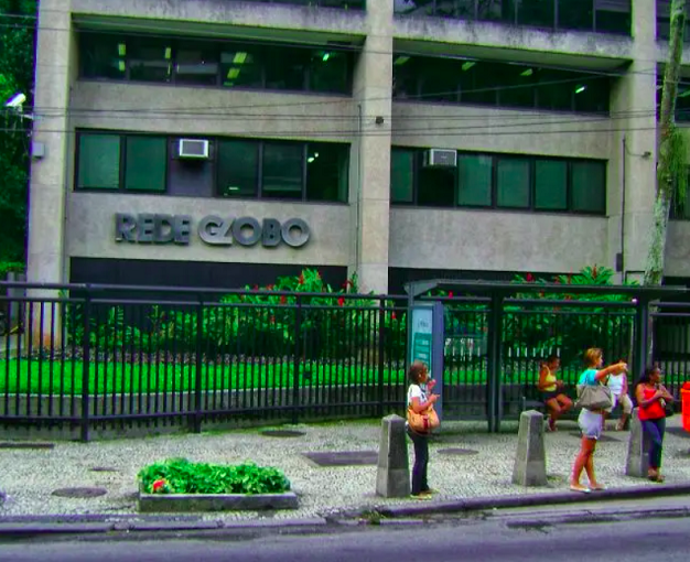 O prédio está localizado na Rua Jardim Botânico, 266, próximo à sede da Globo onde são produzidos seus programas de jornalismo e a GloboNews.