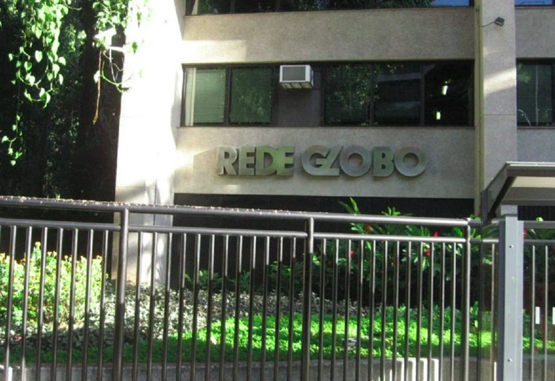 A repercussão ganhou ainda mais destaque à época porque ocorreu em meio a uma onda de demissões envolvendo jornalistas veteranos da emissora. A Globo, inclusive, vendeu – sem qualquer alarde – o edifício histórico que serviu como sede administrativa da emissora desde sua fundação, em 1965.