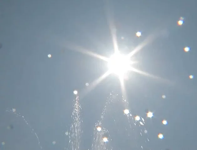 O verão está pegando fogo. Começou oficialmente às 6h20 do dia 21/12 e o calor está intenso na estação mais quente do ano. Com isso, o movimento cresce nas praias. E um importante alerta chama atenção para a necessidade de ter cautela durante o banho de mar. 