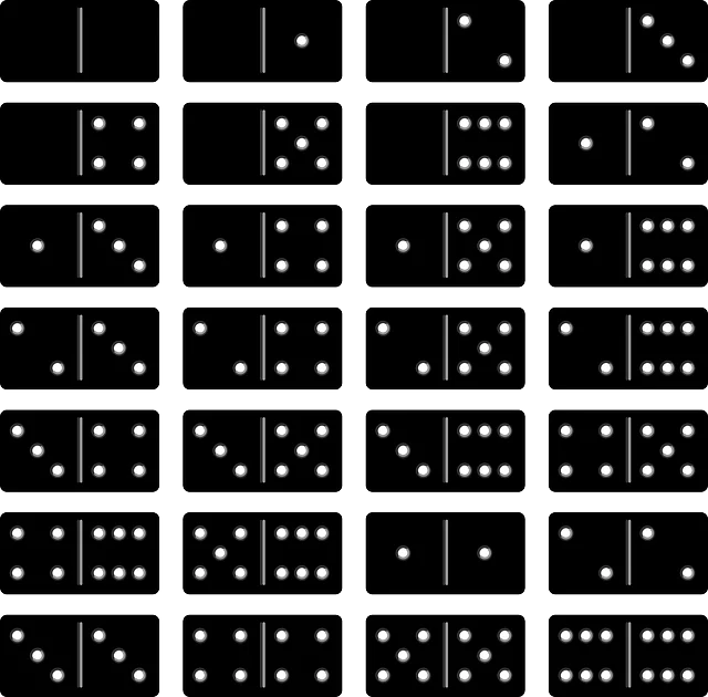 As 28 peças são distribuídas entre os jogadores no início do jogo. Assim, cada jogador fica com sete pedras. Se o jogo for individual até três pessoas, as peças restantes ficam como opções para quando um jogador não possuir os números necessários para jogar.