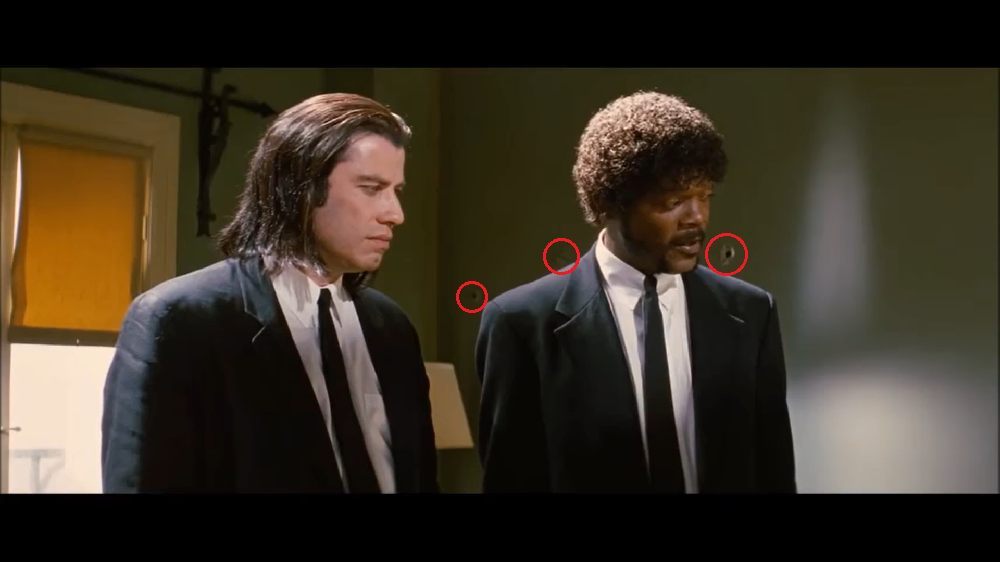 O filme entrelaça a história de quatro personagens diferentes com a violência servindo de tema comum a todos eles. Várias cenas de “Pulp Fiction” ficaram eternizadas na cultura pop, entre elas a dancinha protagonizada por John Travolta e Uma Thurman. 