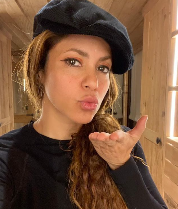 Três outros artistas que criaram a música com Shakira também foram citados na notícia-crime. Fredímio Biasotto Trotta, advogado dos compositores brasileiros, tentou acordo extrajudicial antes de iniciar a ação. De acordo com o portal do Léo Dias, a equipe jurídica dos compositores cita 12 pontos similares entre as canções, como o refrão, e incluem detalhes do clipe de “Brzp Music Sessions vol. 53”. 

