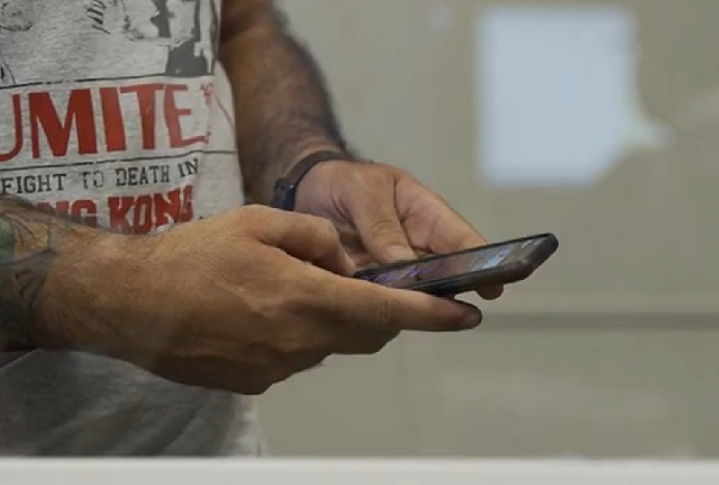 Eles conseguem driblar eventuais sanções ao desrespeitar esse cadastro, falsificando o número que aparece no identificador de chamadas, explicou Thiago Ayub, diretor de tecnologia da Sage Networks.