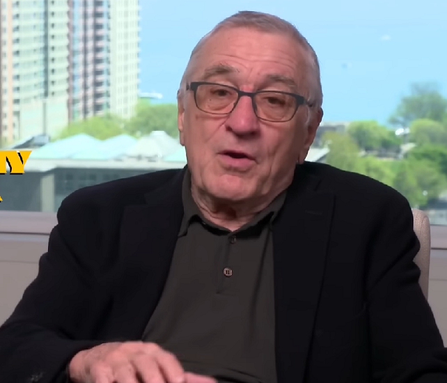 Além disso, após os ataques de 11 de setembro de 2001, De Niro criou o Festival de Cinema de Tribeca com o objetivo de revitalizar a região.