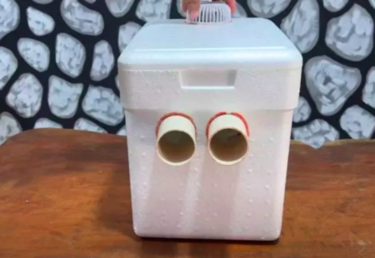 Um vídeo que fez sucesso no YouTube em 2023 mostra como criar um ar-condicionado caseiro usando uma caixa de isopor.