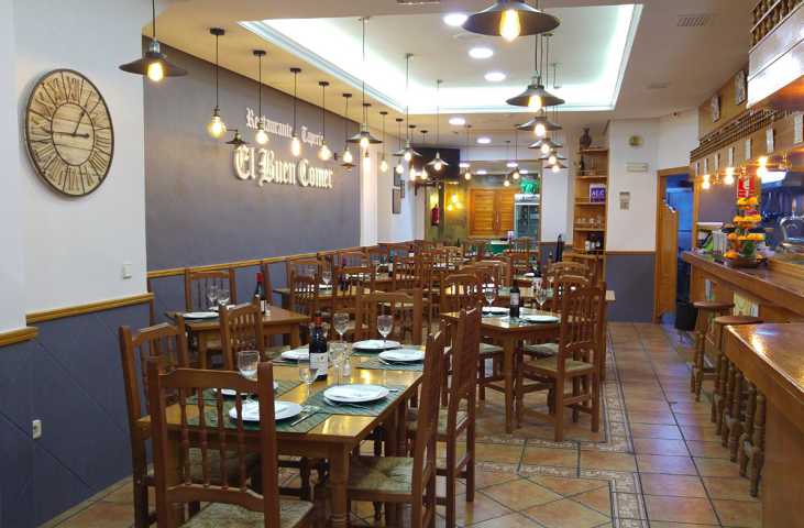 No mais recente, ele solicitou dois copos de uísque e uma paella de frutos do mar no restaurante El Buen Comer. 