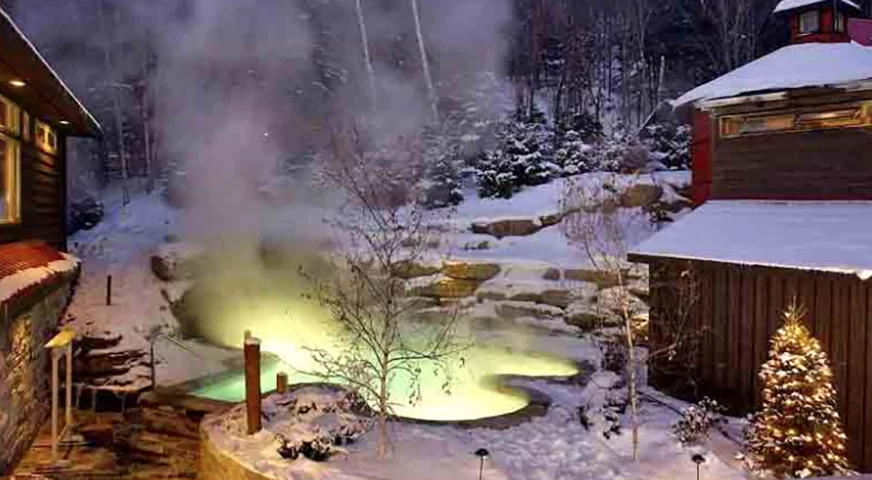 Os finlandeses tornaram o seu país uma referência mundial em saunas. Praticamente todas as casas têm sauna. São 3,3 milhões de saunas para 5,3 milhões de habitantes!  O povo ama usar a sauna (seja úmida, como na foto, ou seca)