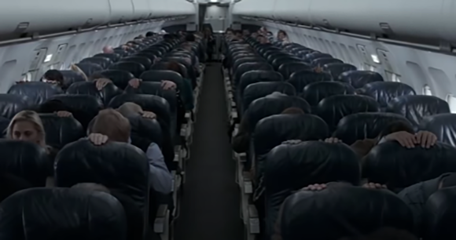 Noventa segundos antes do pouso, Sully anunciou que haveria impacto e as comissárias de bordo instruíram os passageiros.  