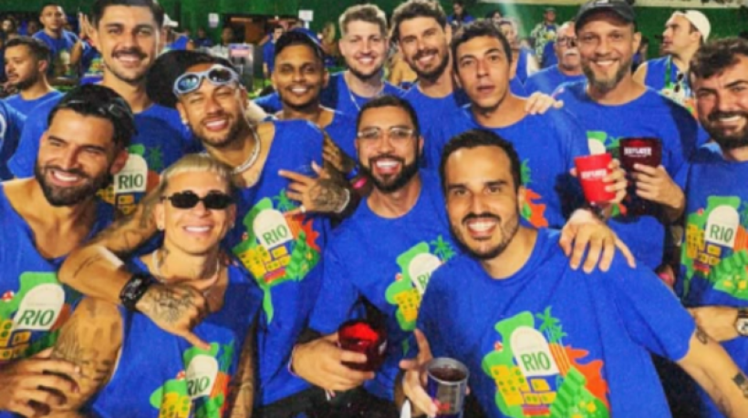 Camisa 10 também esteve acompanhado de medalhistas olímpicos em um dos camarotes da Sapucaí no Rio de Janeiro