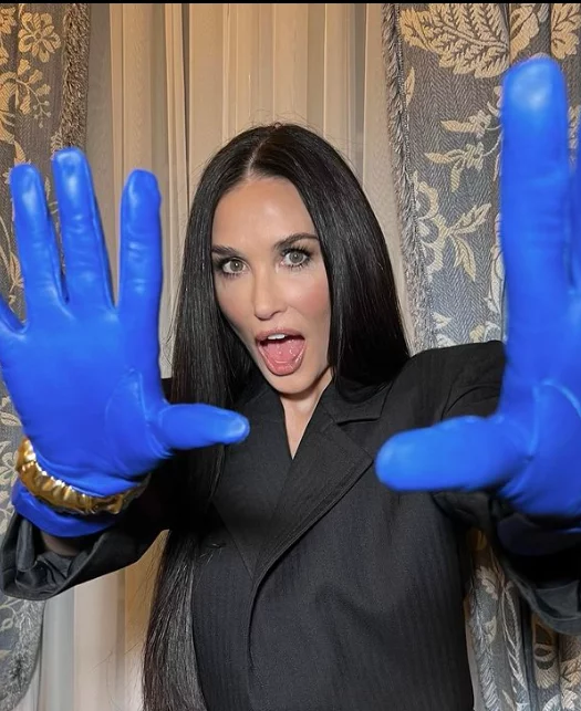 Em meados dos anos 90, Moore chegou a ser a atriz mais bem paga de Hollywood. Nessa época, ela protagonizou “Striptease” (1996) com salário recorde. 

