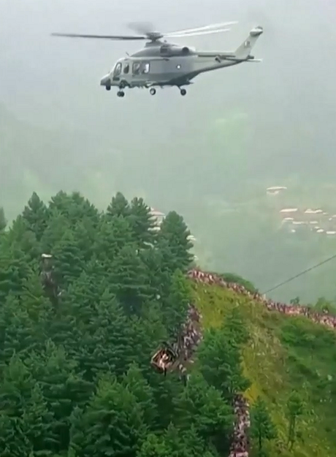 O principal receio era de que o vento causado pelo helicóptero agitasse demais a cabine e a tornasse instável.