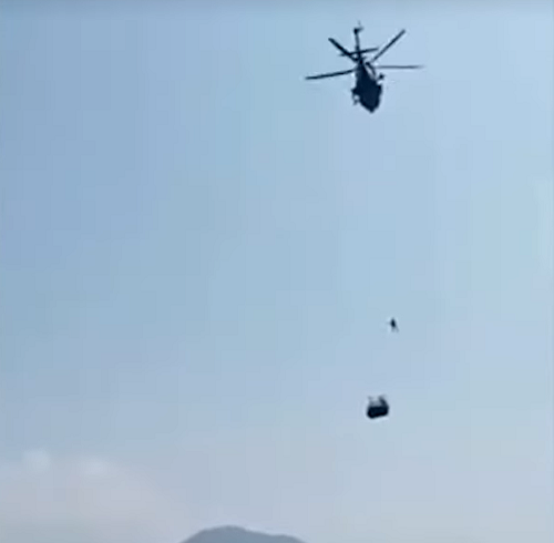 O resgate foi considerado perigoso devido aos ventos fortes e à fragilidade da cabine.