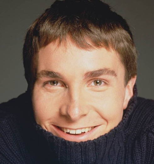 Celebridade e filme preferido: Christian Bale (Um Ninja da Pesada) - Christian Bale é um ator britânico nascido em 30 de janeiro de 1974, em Haverfordwest, País de Gales. Ganhou um Oscar por O Vencedor e é conhecido por filmes como Psicopata Americano, O Grande Truque e por interpretar Batman na trilogia O Cavaleiro das Trevas.
