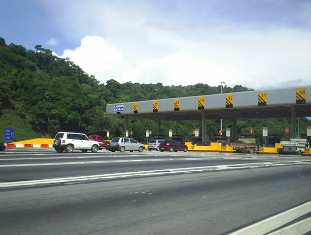 Além disso, as concessionárias devem prestar assistência 24 horas, com telefone disponível para pedido de socorro incluindo reboque e serviços de emergência médica.