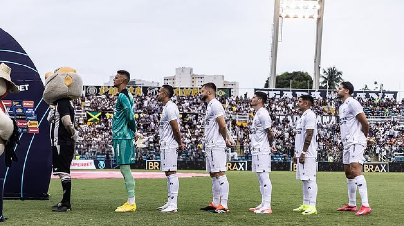 Antes da partida pela semifinal do Campeonato Cearense começar, apenas jogadores brancos participaram da execução do Hino Nacional. Na sequência, jogadores negros entraram em campo com faixa que trazia mensagem sobre importância do combate ao racismo