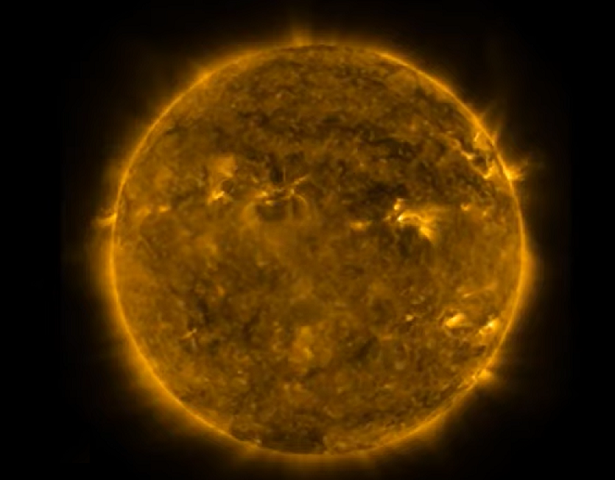 Mínimo Solar: Nessa fase, o Sol tem pouquíssima atividade.