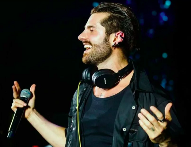 “O Lolla é um festival gigante, com uma estrutura incrível e que permite ao artista ousar na criatividade”, declarou Alok em entrevista ao GShow, da Globo, em 2023. 
