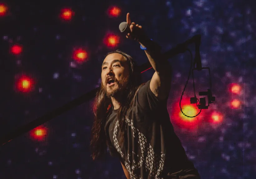 Steve Aoki - Um dos maiores DJs do mundo, o norte-americano fez a festa dos fãs em 2013, 2015 e 2019. 
