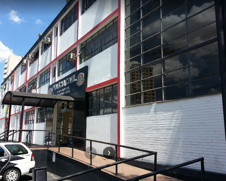 A polícia prendeu três pessoas (dois homens e uma mulher) que receberam transferências bancárias durante a prática do crime, investigado pela 13ª DP da capital paulista