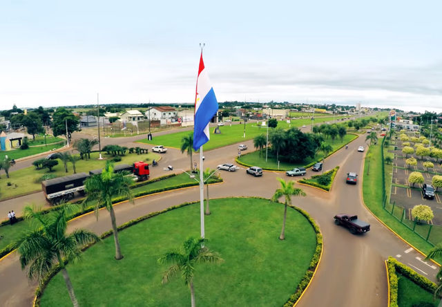 Pedro Juan Caballero é um grande polo comercial, com shoppings e lojas de importados.
A região também enfrenta desafios ligados ao tráfico de drogas e contrabando.