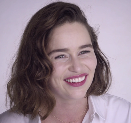 Emilia Clarke - Nascida em 23/10/1986 em Londres, a atriz britânica mede 1,57 metro. 