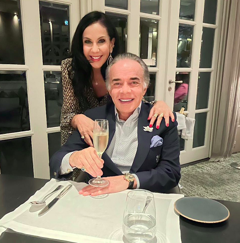 Ele nasceu em uma família de industriais ítalo-brasileiros. Seu pai, Francisco Scarpa, foi o fundador da empresa Scarpa, uma das maiores fabricantes de calçados do Brasil.  